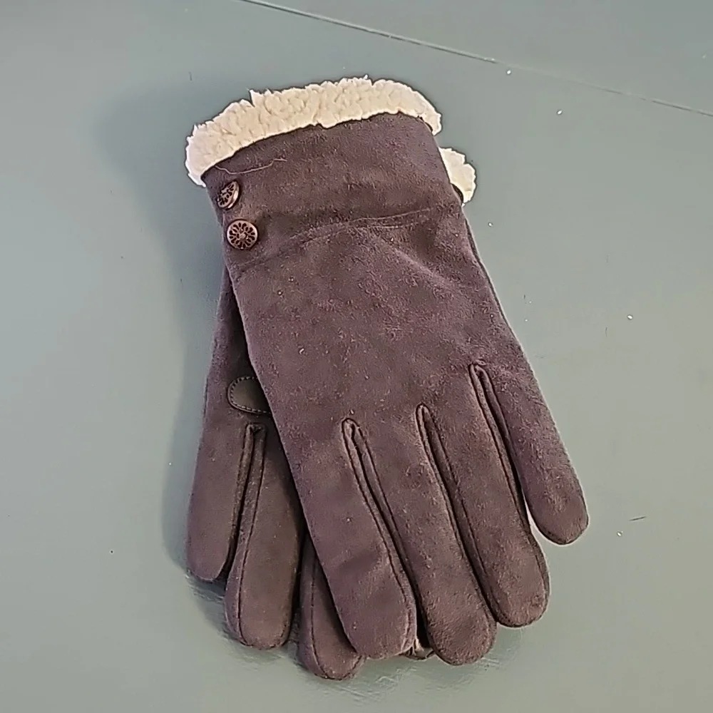 Isotoner women's wrist smart dri microsuede winter gloves. NWOT. Size large Gray